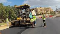 استمرار تطوير طرق المنطقة الخامسة عمارات بمدينة الشروق