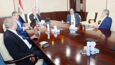 وزير الإسكان يتابع موقف مشروعات الشراكة مع القطاع الخاص