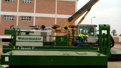 شركة مياه أسيوط تدعم معداتها بكراكة متعددة الأغراض