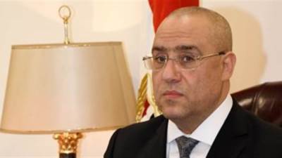 وزير الإسكان: إزالة مخالفات بناء بقرية سياحية على طريق الإسكندرية- مطروح