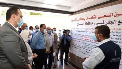 مدبولى يتفقد أعمال مشروع إحلال وتجديد البنية التحتية بطريق السادات بأسوان