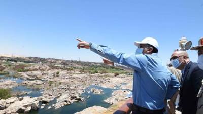 يتكلف 1.5 مليار جنيه.. رئيس الوزراء يتفقد محور بديل خزان أسوان