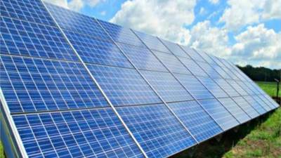 شركة العاصمة الإدارية الجديدة توقع عقد أعمال تصنيع و تصميم وتركيب خلايا الطاقة الشمسية