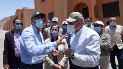 رئيس الوزراء يتفقد وحدات الإسكان الاجتماعي والبيوت البدوية بسانت كاترين