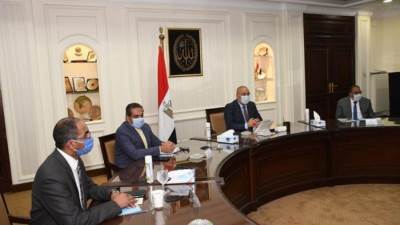 وزير الإسكان يترأس اجتماع لجنة إدارة الأزمات لمتابعة إجراءات مواجهة السيول