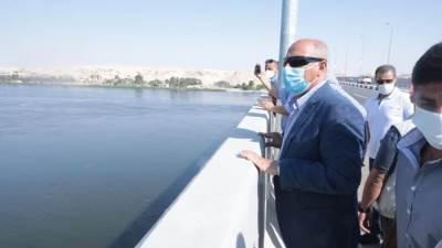 وزير النقل يتابع تنفيذ محور وكوبري سمالوط على النيل بمحافظة المنيا