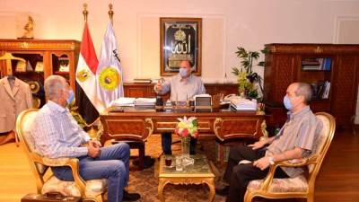 مستشار من مجلس الوزراء يتابع المشروعات المتعثرة بأسيوط