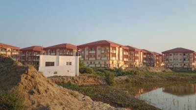 التخبط الإداري يصيب سوق العقارات في "رأس البر" بالشلل التام (فيديو)