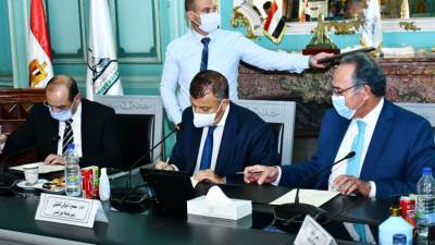 بروتوكول تعاون بين جامعة عين شمس و جمعية رجال الأعمال وبنك التنمية الصناعية