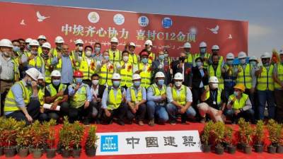 «العاصمة الإدارية» تنظم احتفالية بعد الانتهاء من صب الأعمال الخرسانية بـ4 أبراج (صور)