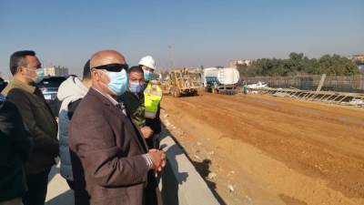 وزير النقل يشهد إزالة مباني مخالفة تعوق أعمال تطوير الطريق الدائري (صور)