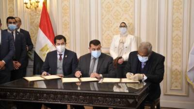 هشام طلعت مصطفى يتحمل تكاليف لقاح كورونا لـ 2 مليون مواطن