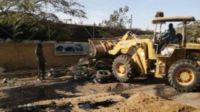 إزالة لافتات إعلانية غير مرخصة وغلق وتشميع بدروم مخالف في «6 أكتوبر» (صور)