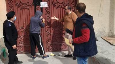 حملة مكبرة لغلق وتشميع المحلات الغير مرخصة والبدرومات المخالفة بالحيين الثالث والخامس بمدينة دمياط