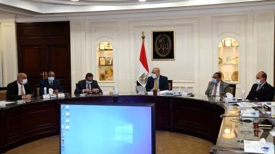وزير الإسكان يترأس اجتماع لمتابعة تنفيذ تطوير القرى والتوابع على مستوى الجمهورية