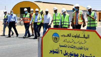 رئيس «المقاولون العرب» يتفقد مشروع مونوريل السادس من أكتوبر