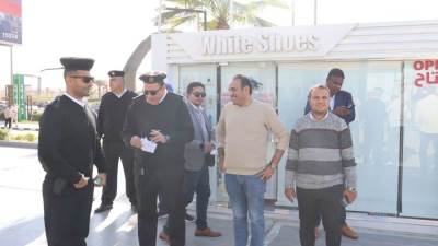 غلق 15 محلًا مخالفًا بالممشى السياحي في حملة موسعة لجهاز مدينة الشيخ زايد