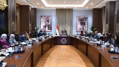 الحكومة: خفض الدين العام والخارجي هدفًا أساسيًا للمرحلة الحالية