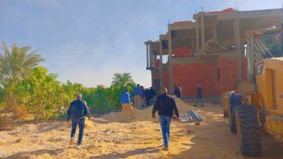 حملات إزالة مكثفة بجمعية عرابي بالعبور الجديدة للتصدي لتعديات الأراضي الزراعية