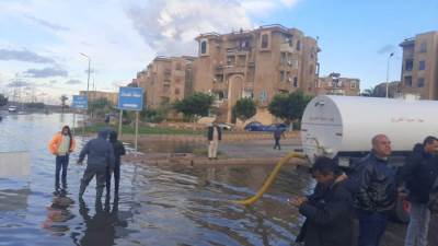 أجهزة المدن الجديدة تُكثف جهودها لمجابهة مياه الأمطار والتعامل مع موجة الطقس السيئ