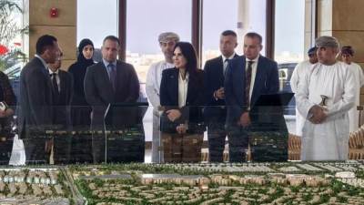 «المنشاوي» ونظيرها العُماني يتفقدان مشروعات مدينة السلطان هيثم ويبحثان فرص التعاون العقاري